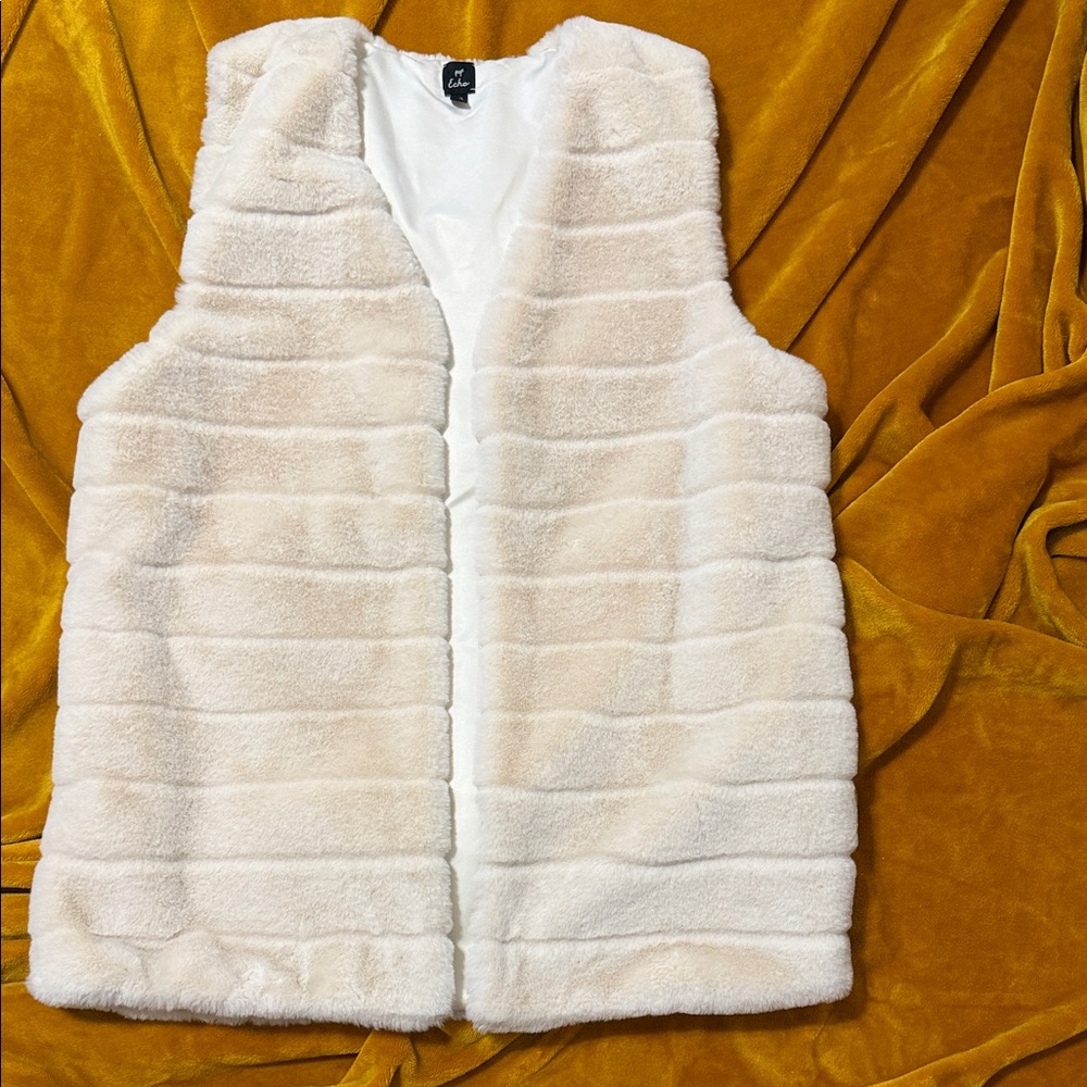 Echo Faux Fur Vest in Cream and White